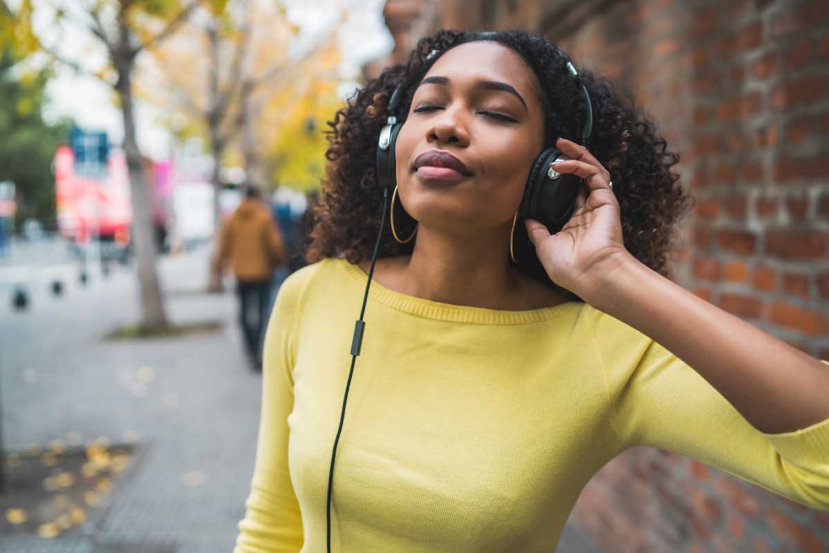 7 Ways to Use Music to Transform Your Mood Instantly